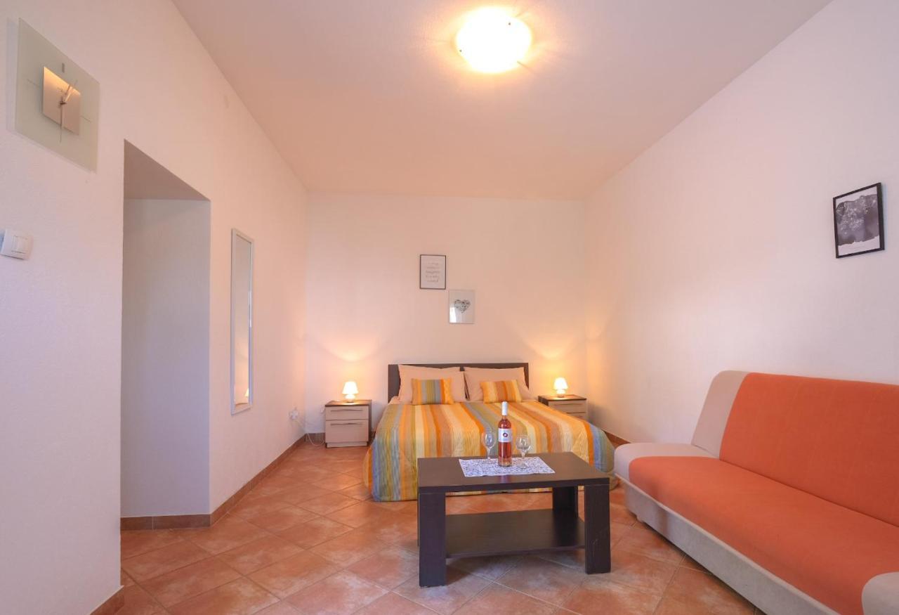 Apartmani Nina Rovinj Exterior foto