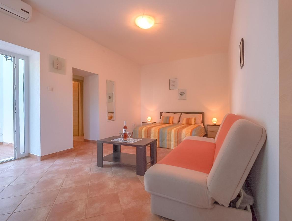 Apartmani Nina Rovinj Exterior foto